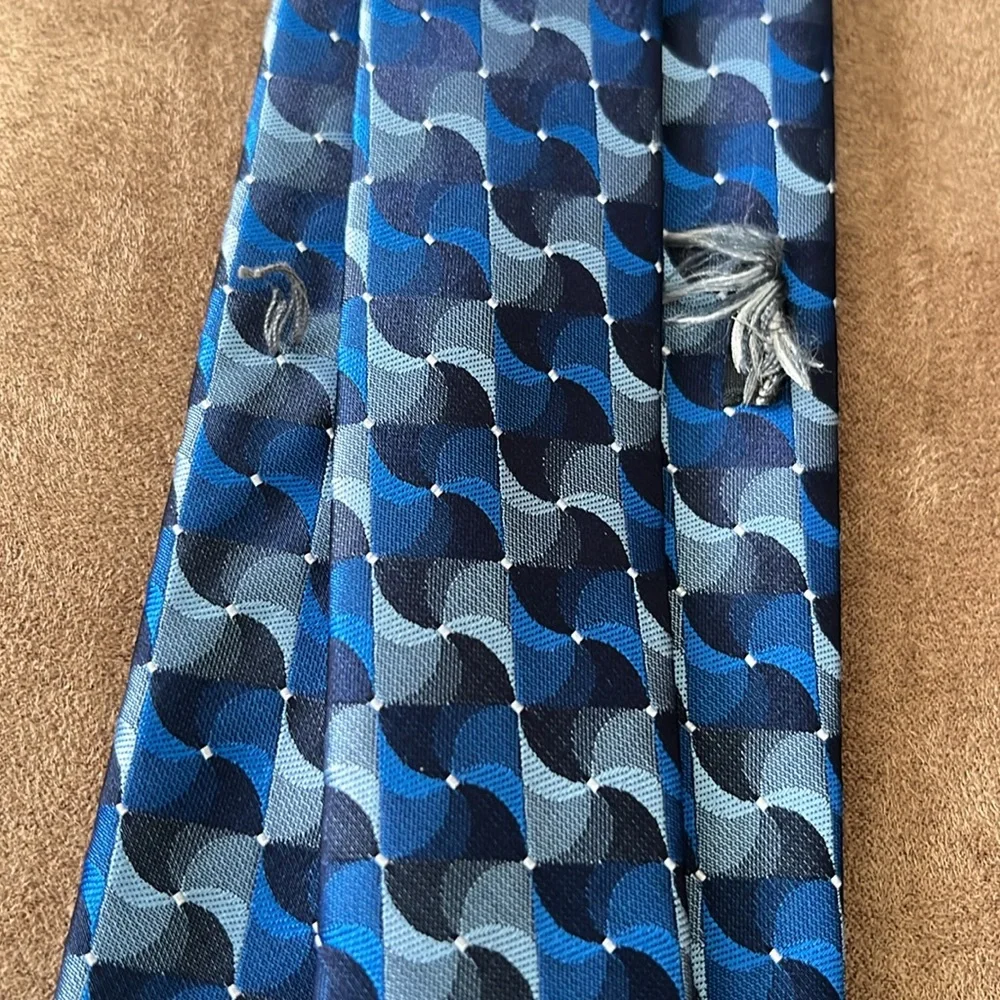 Mens ties. Halston, David Taylor, MOSCHINO. Lot of 4